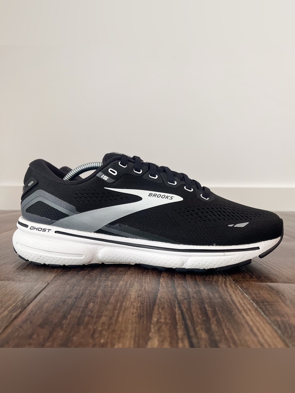 Brooks Ghost 15 Road Running Shoe Sneaker Lightweight Size 8.5 WIDE Black White